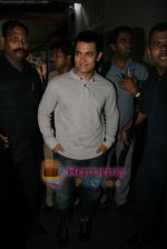 Aamir Khan at the promotion of Peepli Live on Indian Idol in Filmistan Studio, Mumbai on 3rd Aug 2010 (10).JPG